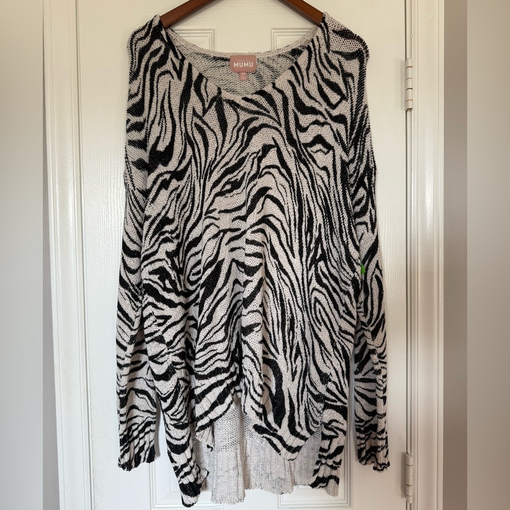 Show Me Your Mumu Women’s Zebra Print Hug Me Pullovers Sweater size XS NWOT - Picture 5 of 11
